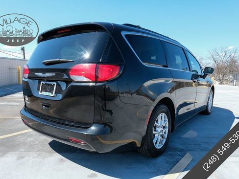 Used 2020 Chrysler Voyager Lxi FWD image 3