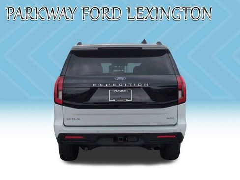 Used 2025 Ford Expedition Max Active RWD image 4