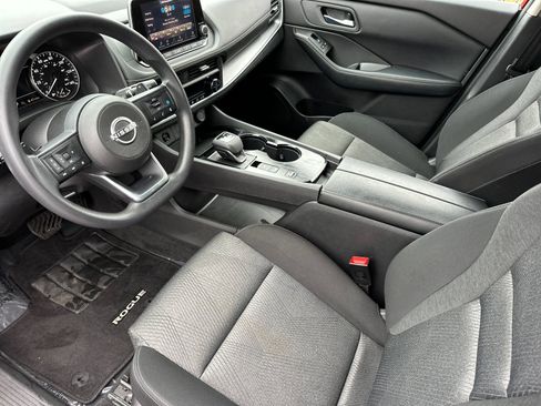 Used 2024 Nissan Rogue SV image 9