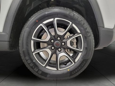 Used 2025 Jeep Compass Trailhawk AWD/4WD image 3
