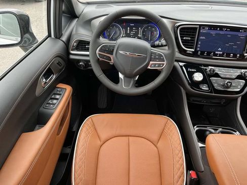 New 2026 Chrysler Pacifica Pinnacle w/ Trailer Tow Group image 14