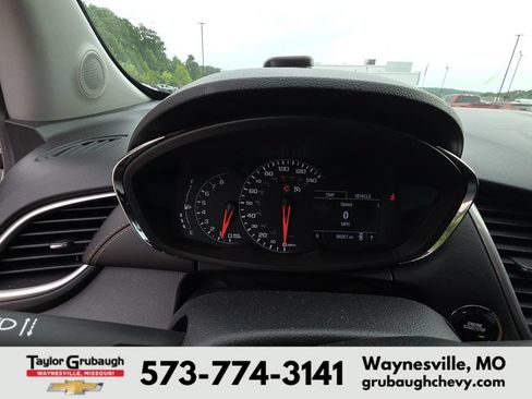 Used 2019 Chevrolet Trax LT w/ LT Convenience Package FWD image 9