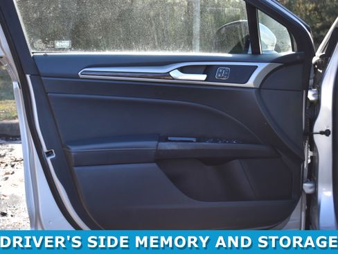 Used 2016 Ford Fusion SE w/ Equipment Group 202A image 5