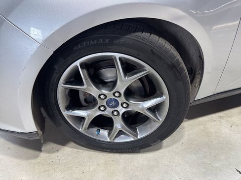 Used 2014 Ford Focus SE w/ Equipment Group 201A FWD image 2