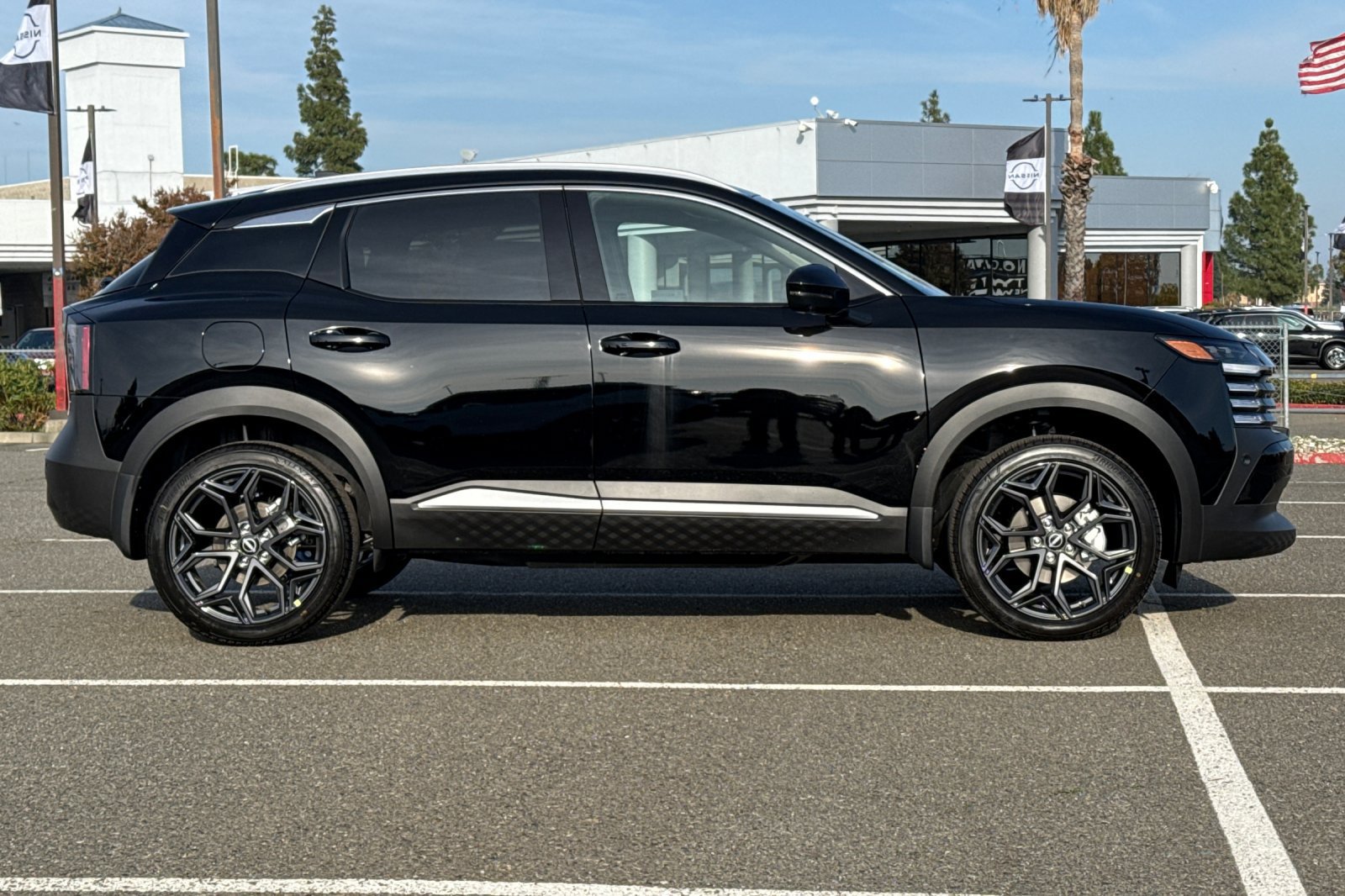 Certified 2026 Nissan Kicks SR w/ SR Premium Package AWD/4WD image 3