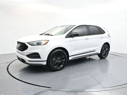 Used 2024 Ford Edge SE w/ Black Appearance Package image 3
