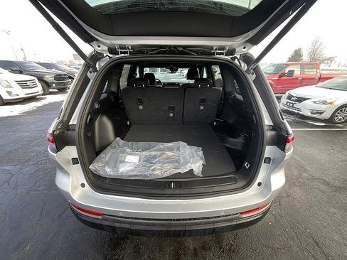 New 2026 Jeep Grand Cherokee Laredo image 8