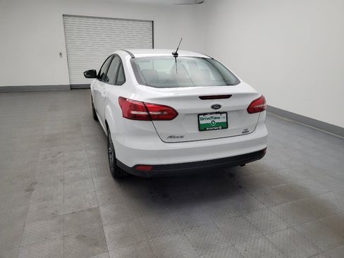 Used 2018 Ford Focus SE w/ SE Appearance Package FWD image 6