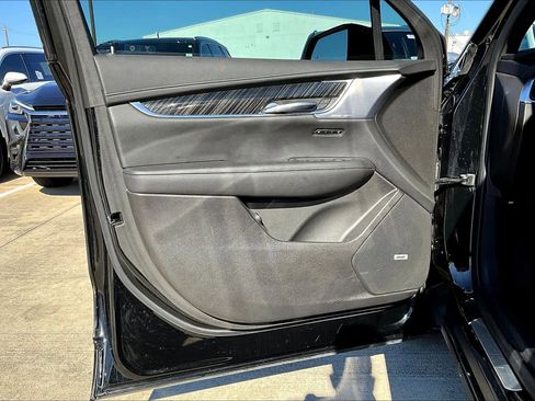 Used 2023 Cadillac XT6 Premium Luxury w/ Technology Package image 21