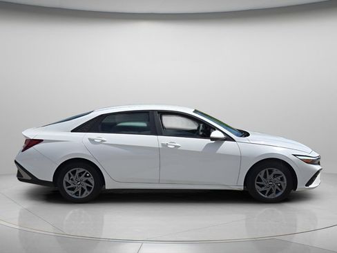 Certified 2024 Hyundai Elantra SEL FWD image 4