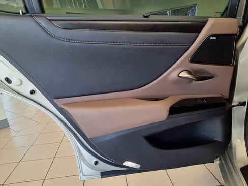 Used 2024 Lexus ES 300h Ultra Luxury w/ Accessory Package (Z2) image 18