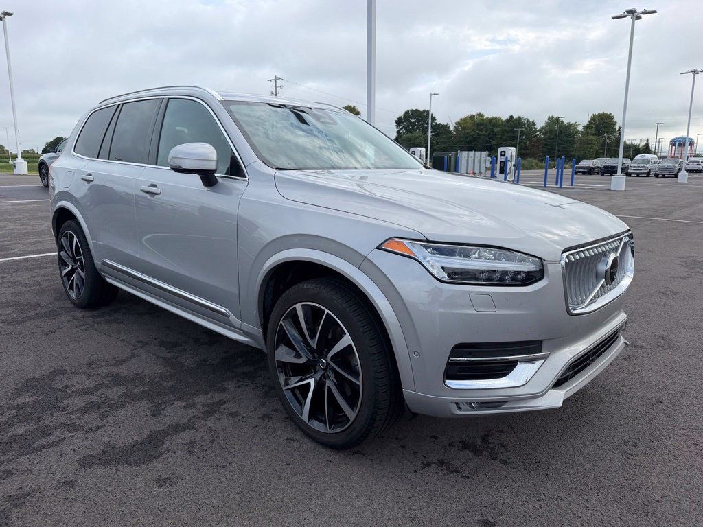 Used 2023 Volvo XC90 B5 Plus w/ Protection Package Premier AWD/4WD image 5