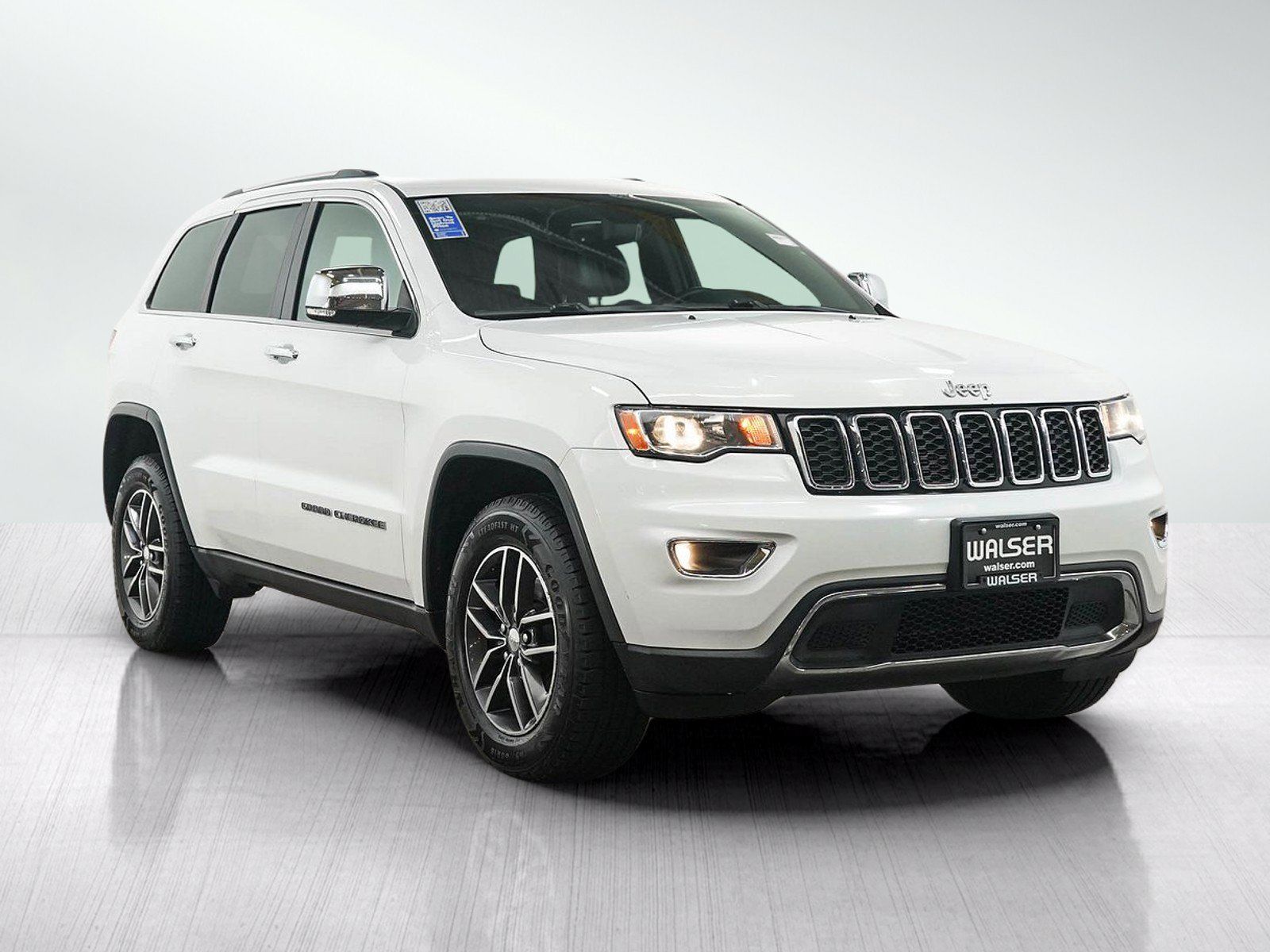 Used 2017 Jeep Grand Cherokee Limited AWD/4WD image 7