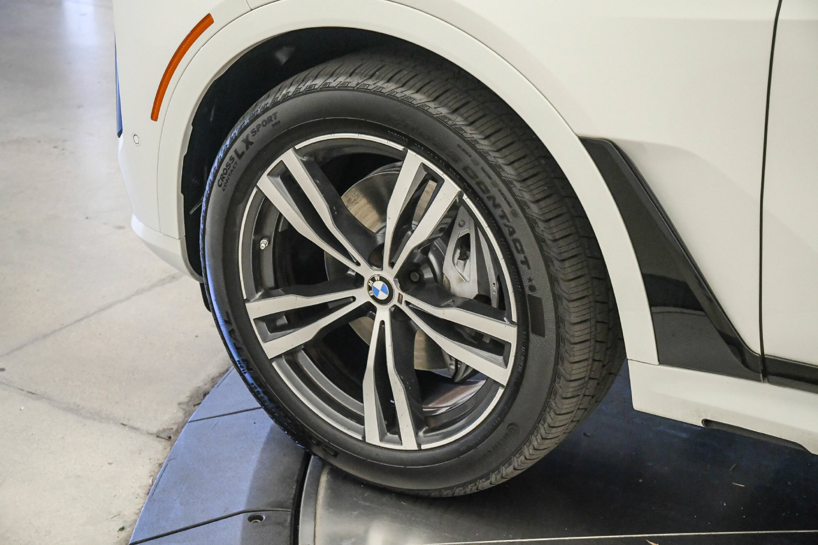 Certified 2024 BMW X7 xDrive40i w/ M Sport Package AWD/4WD image 10