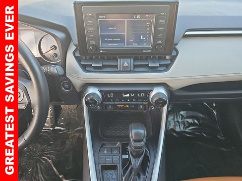 Used 2022 Toyota RAV4 XLE image 20