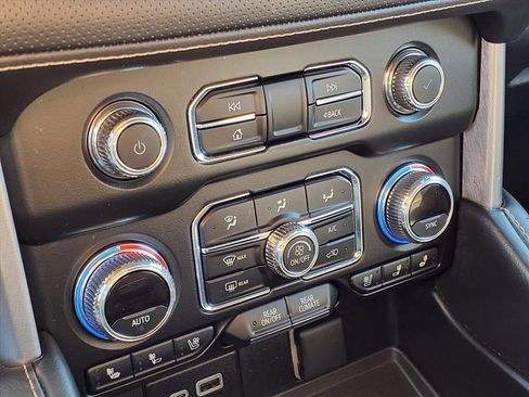 Used 2024 GMC Yukon SLT image 7