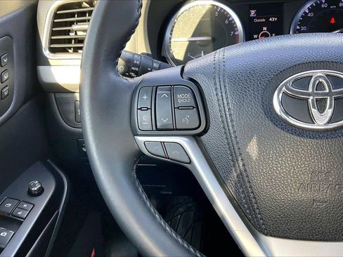 Used 2018 Toyota Highlander Limited image 32