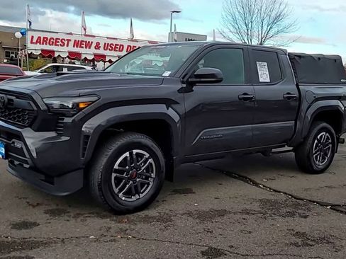 Used 2024 Toyota Tacoma TRD Sport image 4