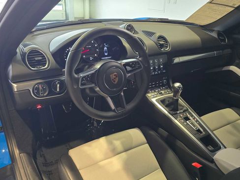 Used 2025 Porsche 718 Boxster S RWD image 4