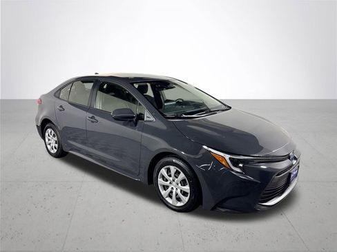 Used 2023 Toyota Corolla LE image 4