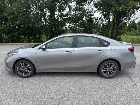 Used 2024 Kia Forte LXS w/ LXS Technology Package FWD image 4
