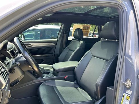 Used 2020 Volkswagen Atlas Cross Sport SE w/ Panoramic Sunroof Package FWD image 21