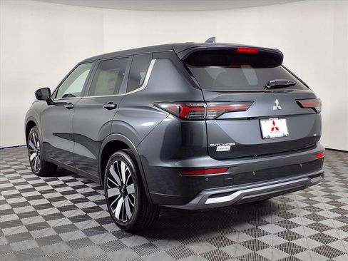 New 2025 Mitsubishi Outlander SE image 5