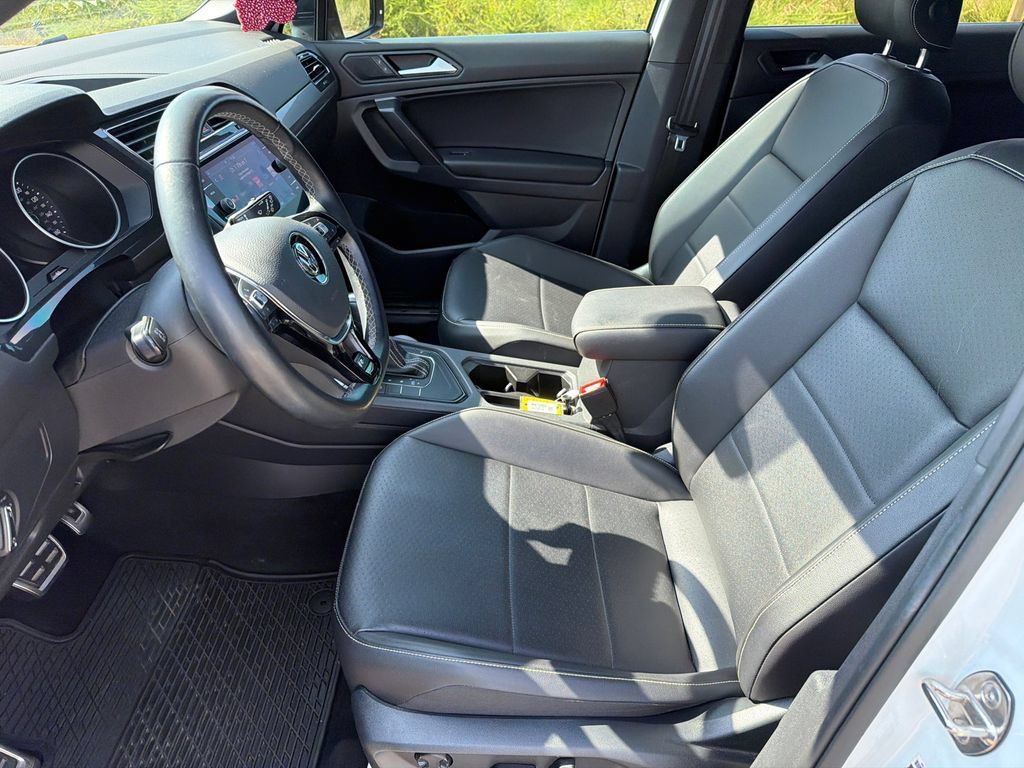 Used 2021 Volkswagen Tiguan SE R-Line FWD image 9