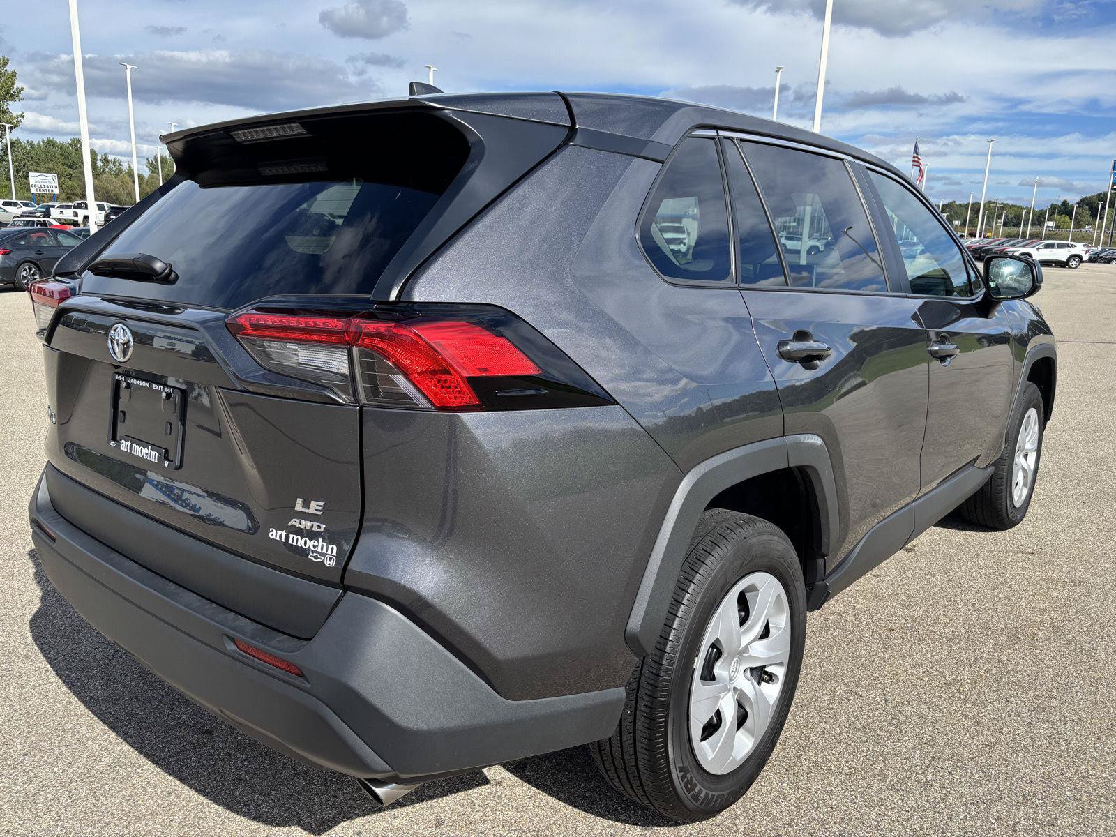 Used 2025 Toyota RAV4 LE AWD/4WD image 5