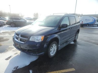 Used 2016 Dodge Grand Caravan SXT w/ UConnect Hands-Free Group