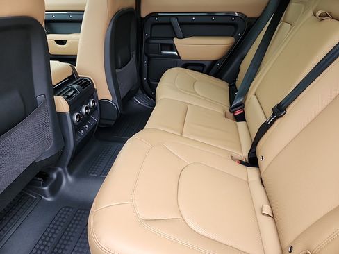 New 2025 Land Rover Defender 110 X-Dynamic SE image 5