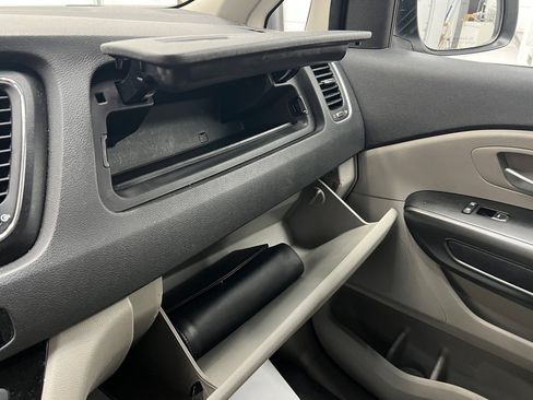 Used 2020 Kia Sedona EX image 27