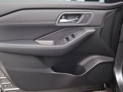 New 2026 Nissan Rogue Platinum image 19