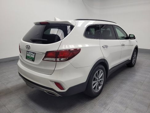 Used 2017 Hyundai Santa Fe SE image 9