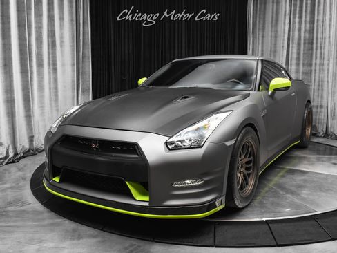 Used 2013 Nissan GT-R Black Edition AWD/4WD image 2