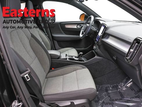 Used 2024 Volvo XC40 B5 Core AWD/4WD image 24