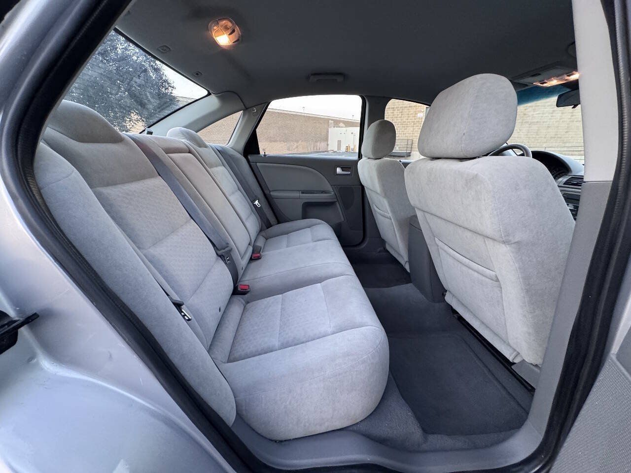 Used 2005 Ford Five Hundred SE FWD image 12