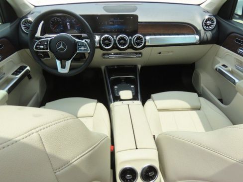 Used 2023 Mercedes-Benz GLB 250 image 22