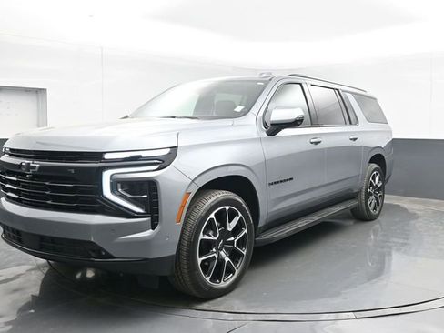 Used 2025 Chevrolet Suburban RST w/ Comfort Package AWD/4WD image 11