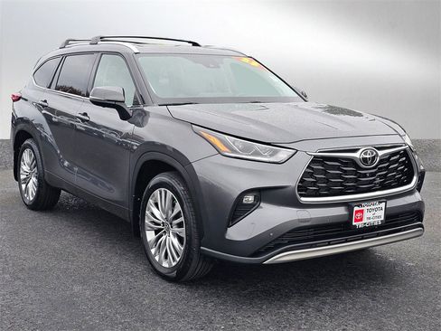 Used 2023 Toyota Highlander Platinum image 7