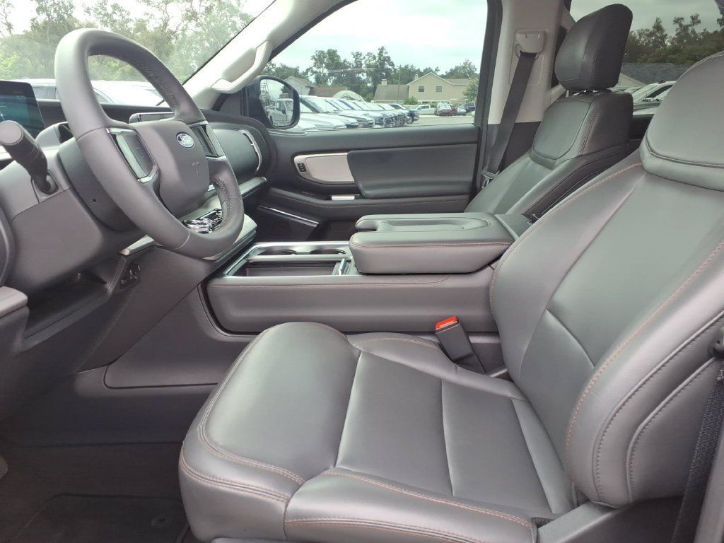 Used 2025 Ford Expedition Active RWD image 27