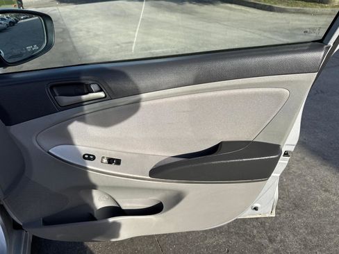 Used 2017 Hyundai Accent SE FWD image 24