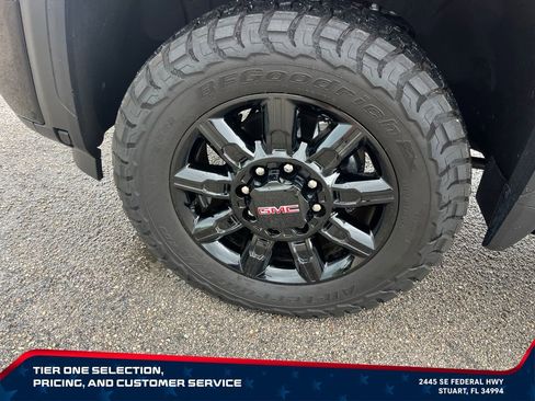 Used 2025 GMC Sierra 2500 AT4 w/ AT4 Premium Plus Package AWD/4WD image 9