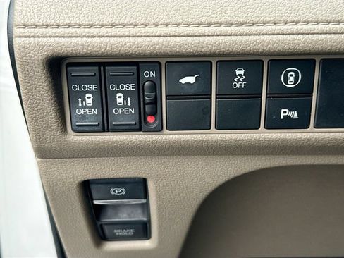Used 2023 Honda Odyssey Touring image 13