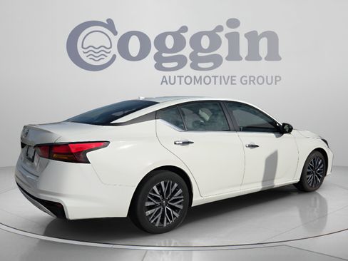 Used 2025 Nissan Altima 2.5 SV FWD image 5