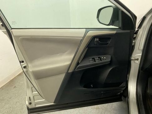 Used 2013 Toyota RAV4 LE AWD/4WD image 18