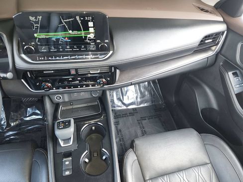 Used 2021 Nissan Rogue Platinum FWD image 18