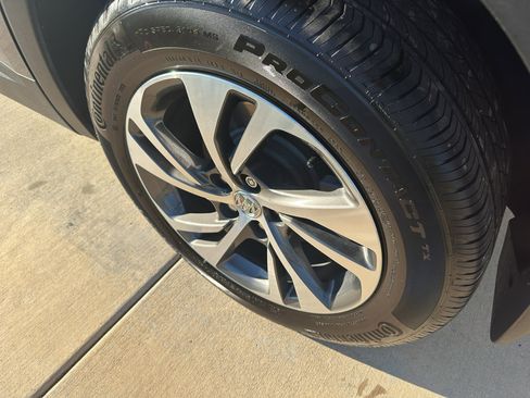 Used 2023 Buick Envision Essence image 8