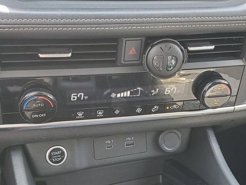 Certified 2023 Nissan Rogue SV FWD image 26