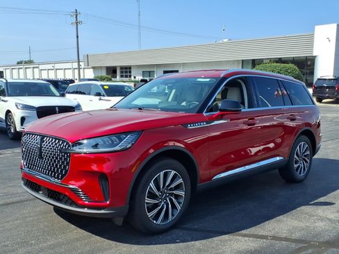 New 2026 Lincoln Aviator AWD image 3